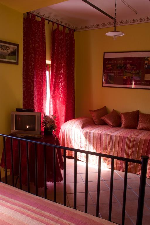 Arco Dei Nobili Bed and Breakfast Monforte D'Alba Eksteriør billede