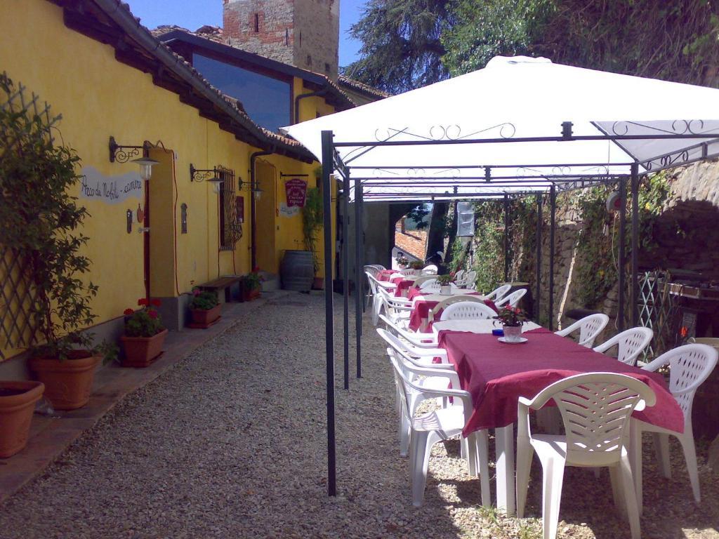 Arco Dei Nobili Bed and Breakfast Monforte D'Alba Eksteriør billede