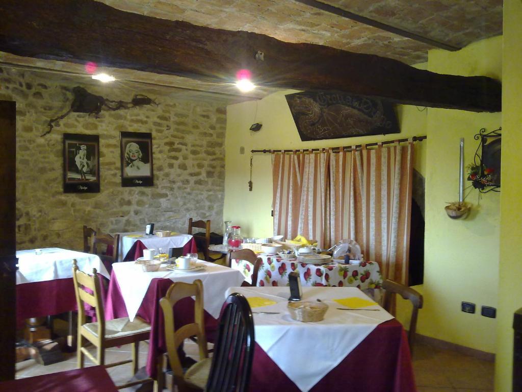 Arco Dei Nobili Bed and Breakfast Monforte D'Alba Eksteriør billede
